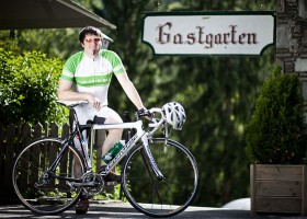 Hotelier Max Obermayr mit seinem Rennrad
