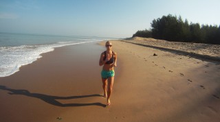 Nicole beim Laufen in Thailand.