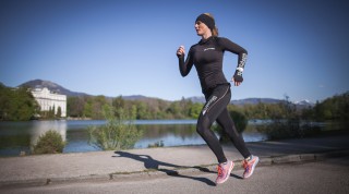 Beim Frauenlaufschuh vom Asics trifft natürliches Laufgefühl auf hohe Flexibilität.