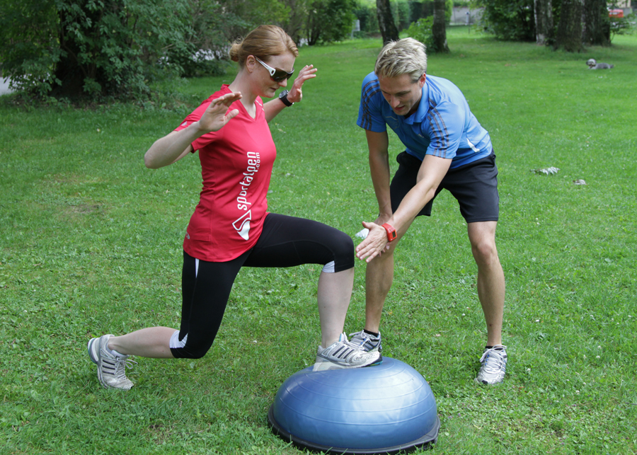 Funktionelles Training mit dem BOSU - Ausfallschritt und Kniebeugen