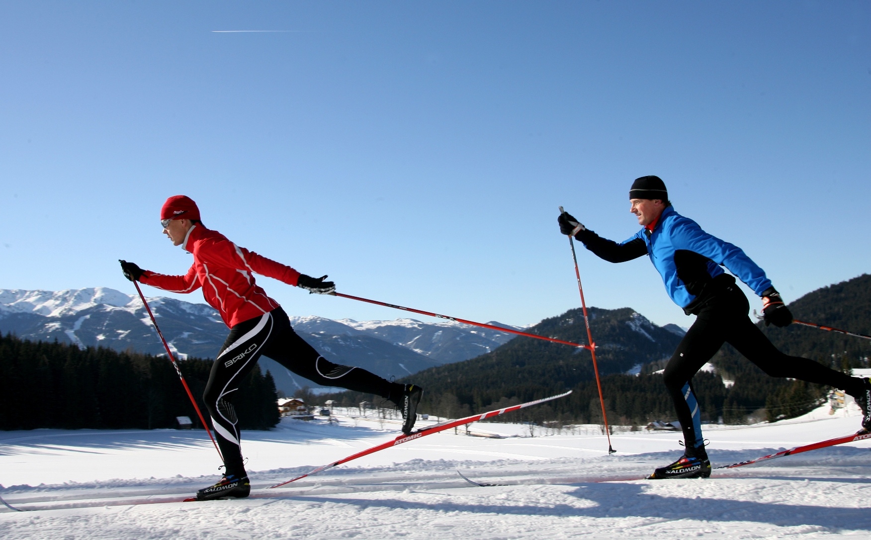 Лыжники классический ход. Двухшажный ход на лыжах. Классический стиль лыжи. Классический стиль передвижения на лыжах. Лыжный спорт классический ход.