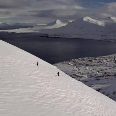 Freeriden in den Bergen Islands