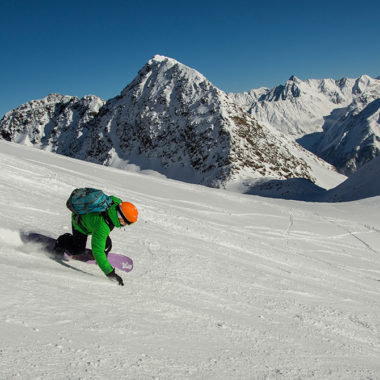 Skifahren am Gletscher Soelden