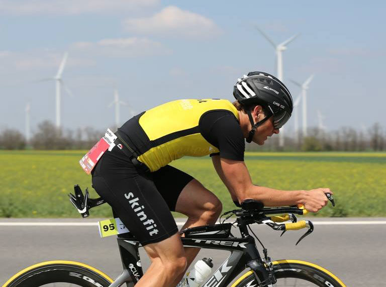 Markus Hinterberger am Rennrad beim Triathlon