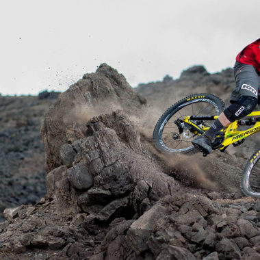 Extrem Mountainbiker Schotterpiste