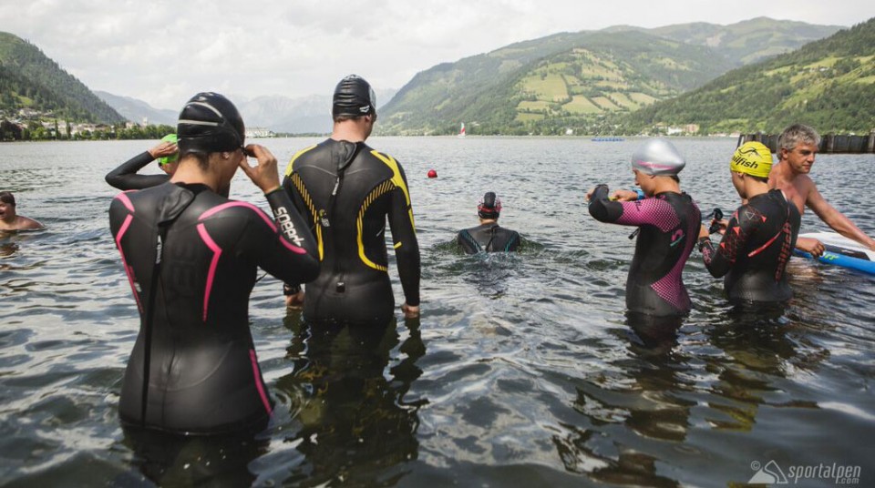 Neoprenanzuege-Schwimmen