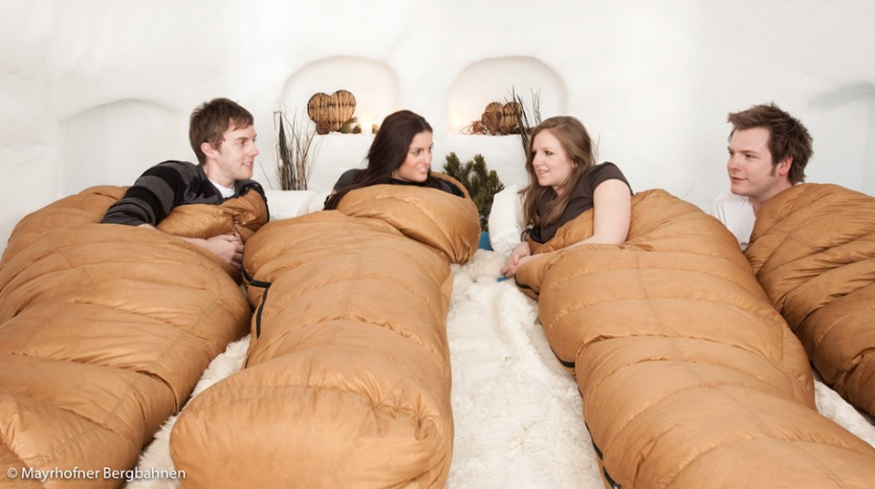 Mit dem Schlafsack im Iglu Hotel