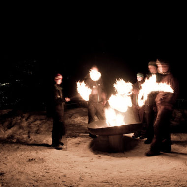 Romantisches Lagerfeuer am Ahorn