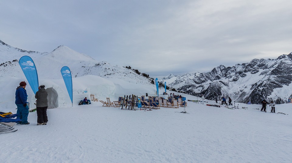 White-Lounge-Aussen