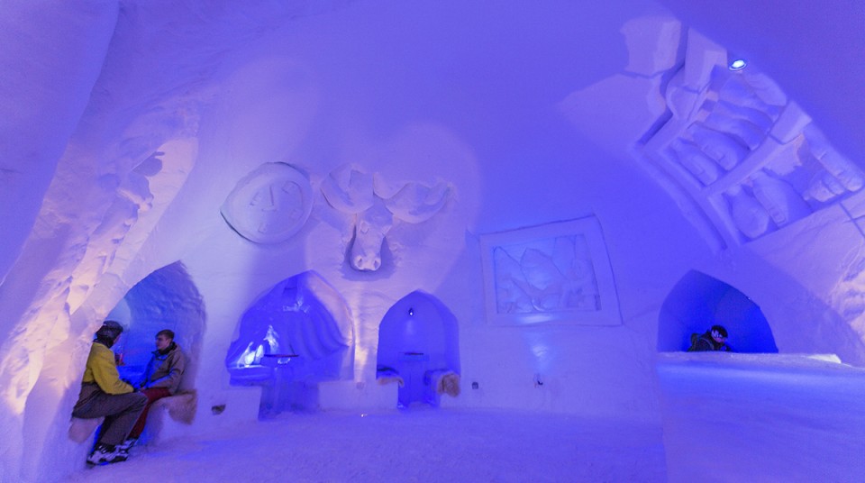 White-Lounge-Innenraum-Mayrhofen