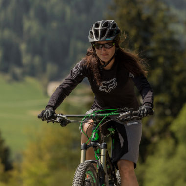 Jasmin-am-Mountainbike