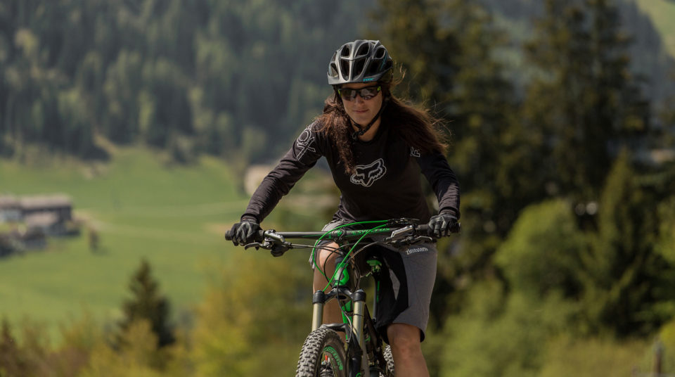 Jasmin-am-Mountainbike