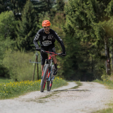 bergauffahren-mountainbike-saalfelden-leogang