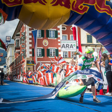 Dolomann_Red-Bull-Content-Pool-Schmid-als-Erster-durchs-Ziel