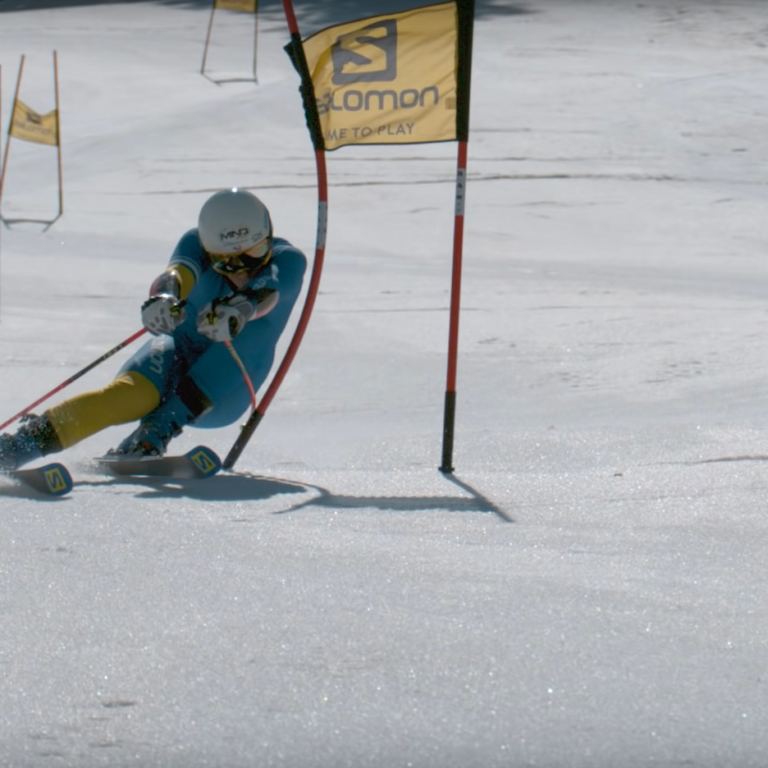 skifahrer gegen drohne