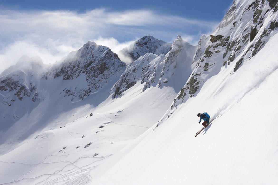 einsamer Skifahrer Arlberg Lech