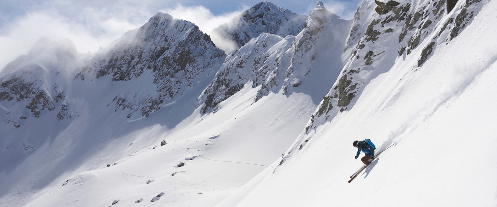 einsamer Skifahrer Arlberg Lech