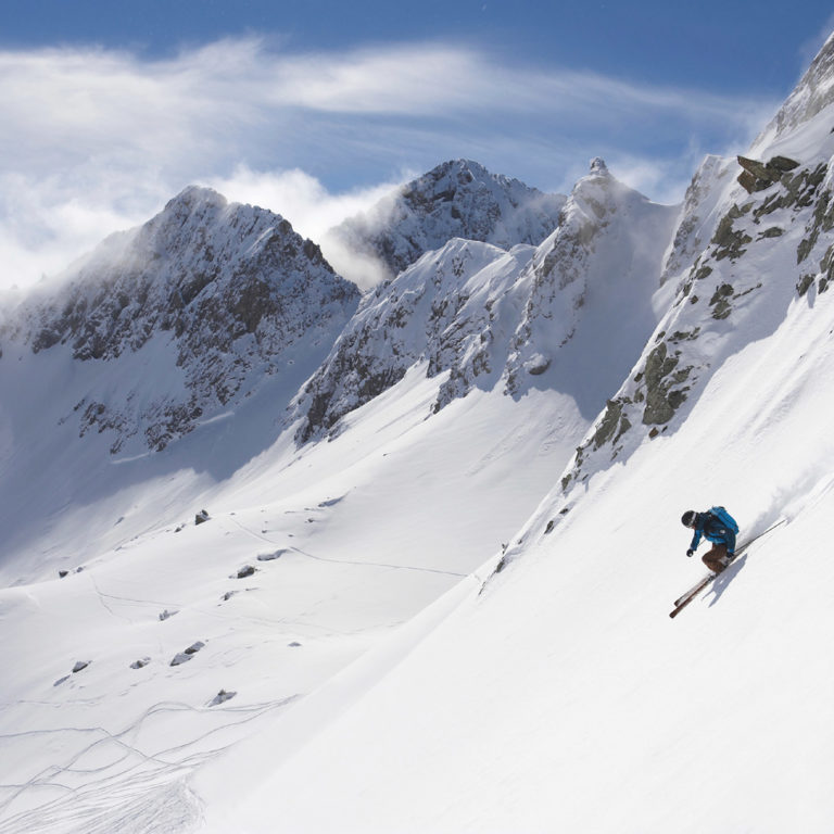einsamer Skifahrer Arlberg Lech