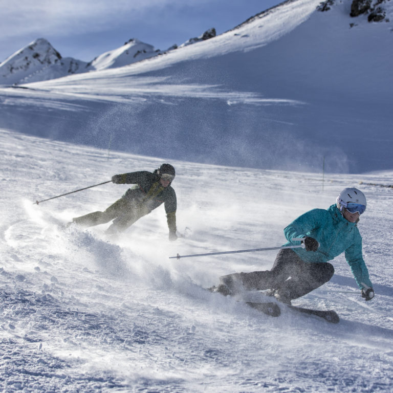 Skifahrer-mit-Salomon-Equipment