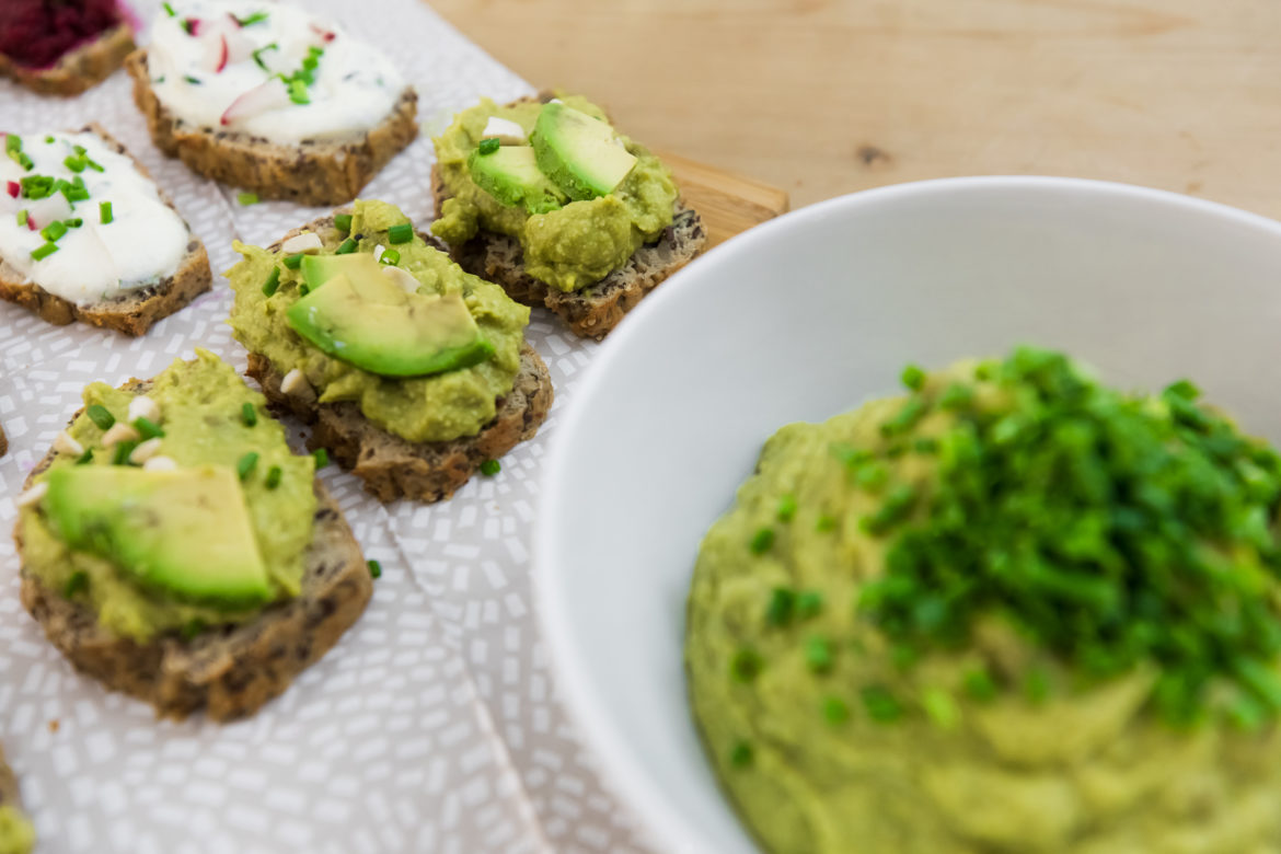 Avocado-Erbsen Aufstrich